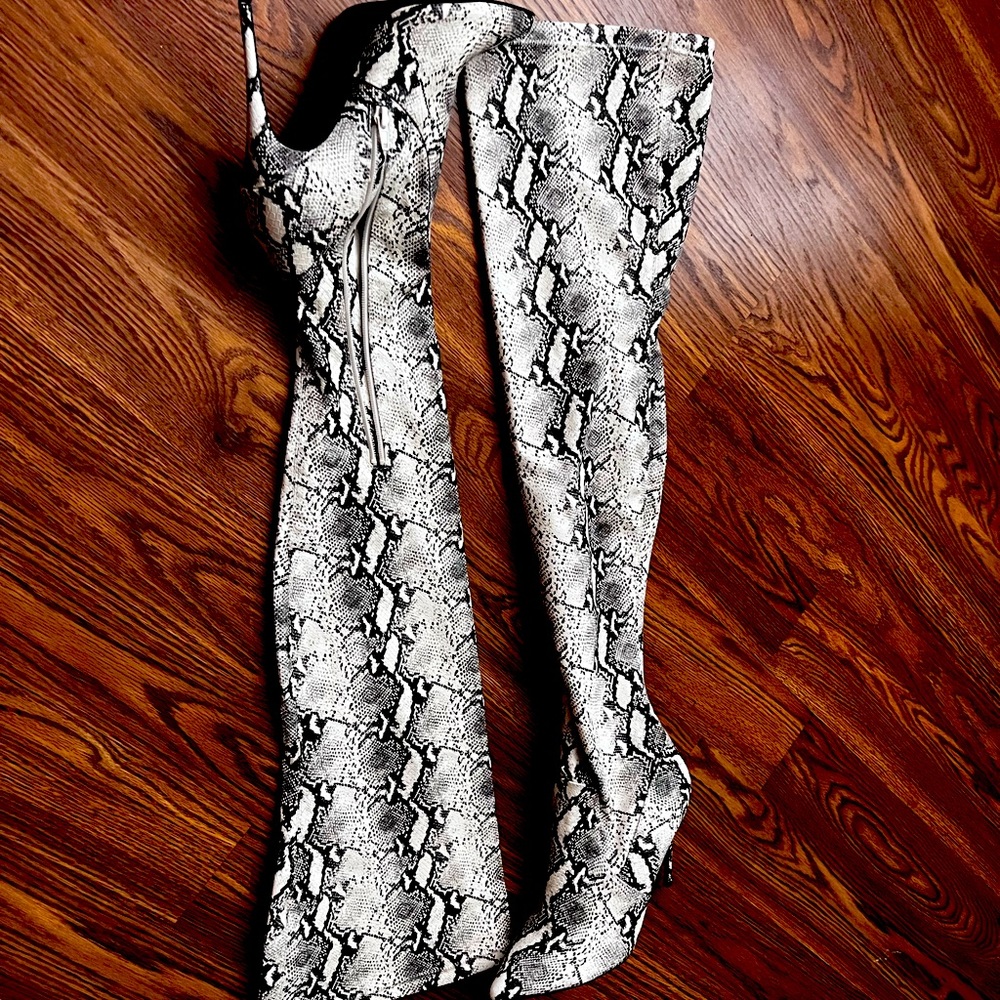 Steven Madden Dominique thigh high /over the knee boots